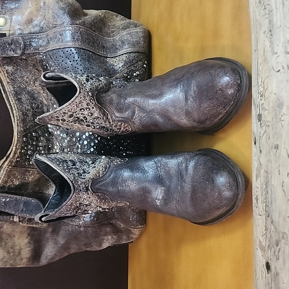 Studded Debra Frye Distressed  Ankle booties. Size: 7 - Picture 6 of 10